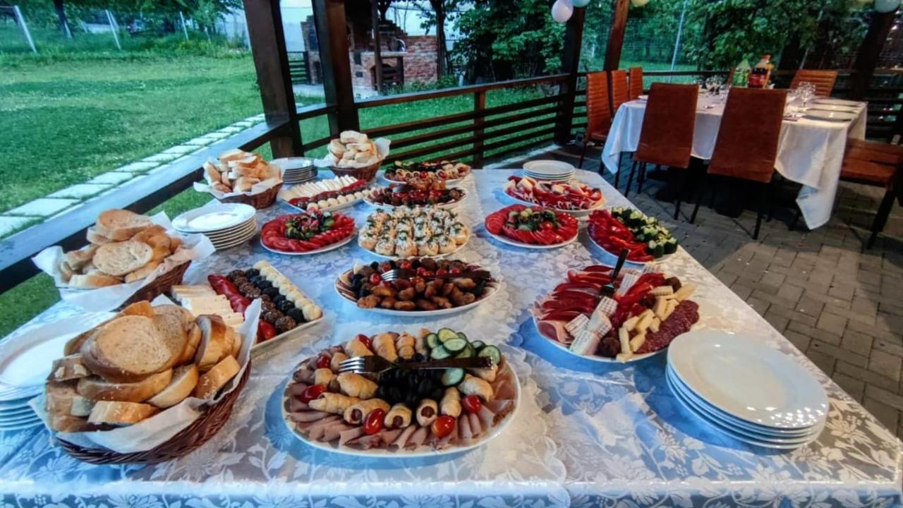 Pensiunea Casa Hortopan ทาร์กู จิอู ภายนอก รูปภาพ