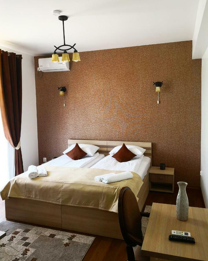 Pensiunea Casa Hortopan ทาร์กู จิอู ภายนอก รูปภาพ