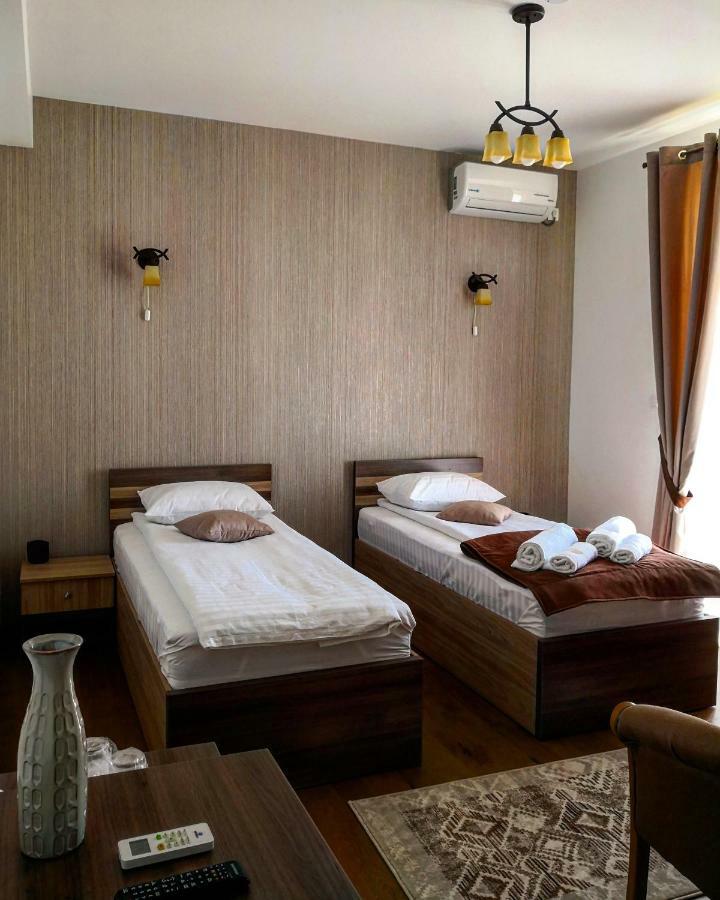Pensiunea Casa Hortopan ทาร์กู จิอู ภายนอก รูปภาพ
